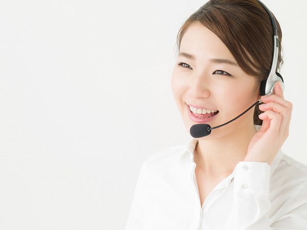 受付 女性